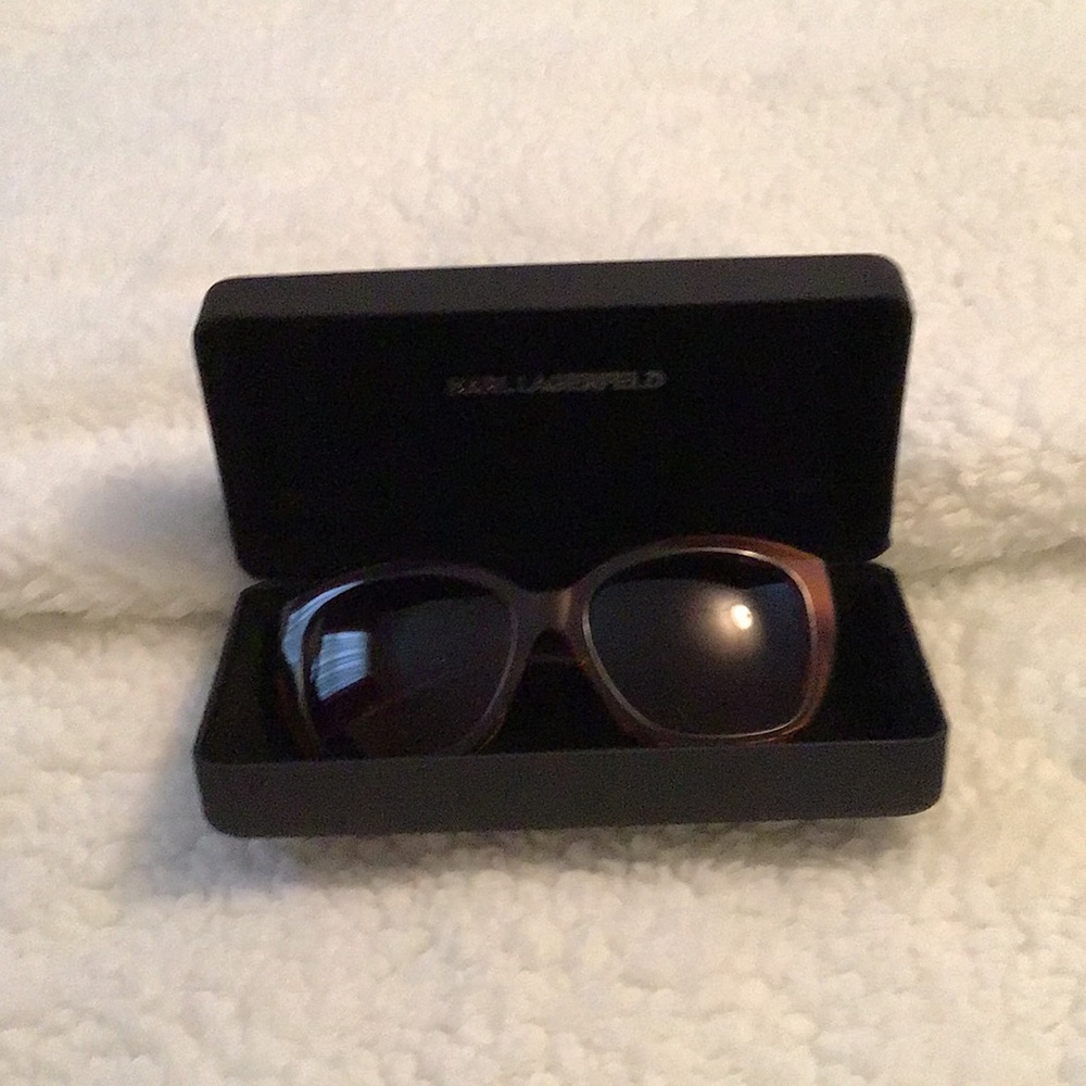 Karl Lagerfeld Sunglasses - Gem display picture 3
